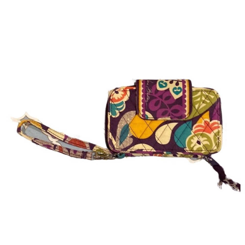 🌟Vera Bradley Smartphone Wristlet,  Retired Plum Crazy Pattern